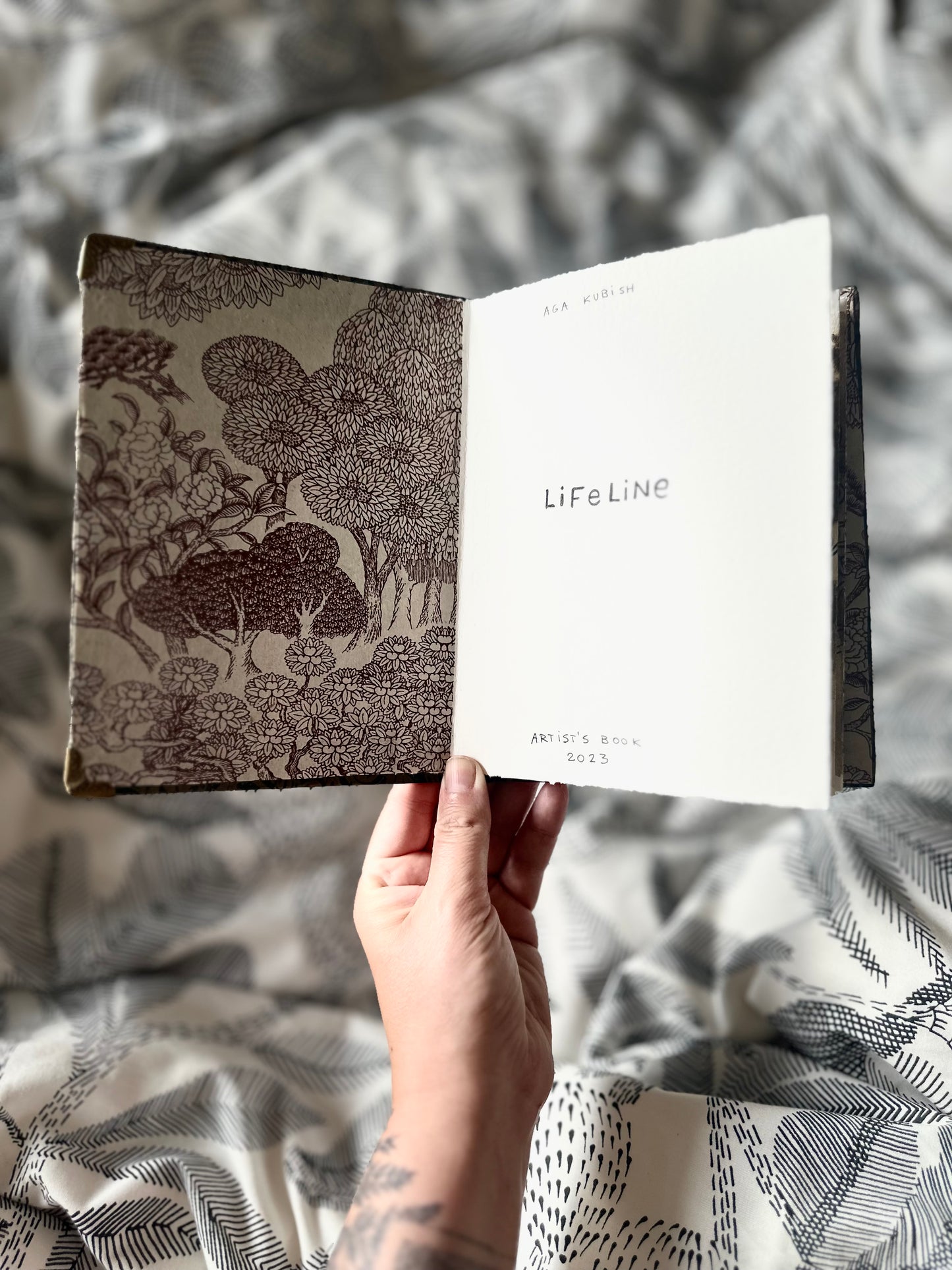 'Lifeline' / ART BOOK