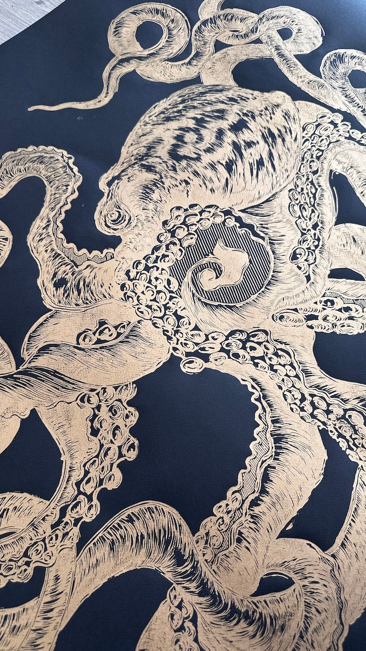 Giant Octopus on Black / 100x70 cm