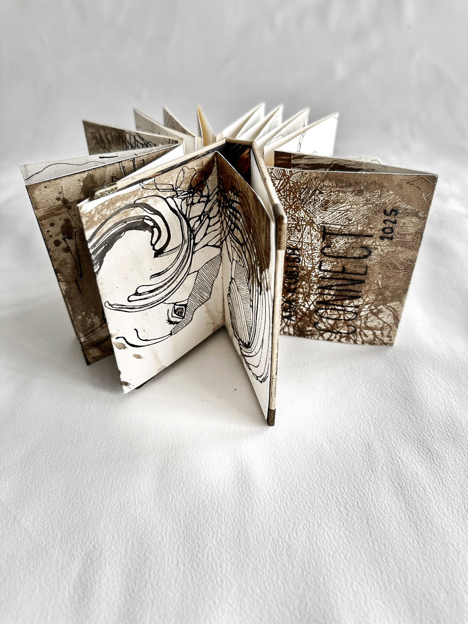Connect / ART BOOK